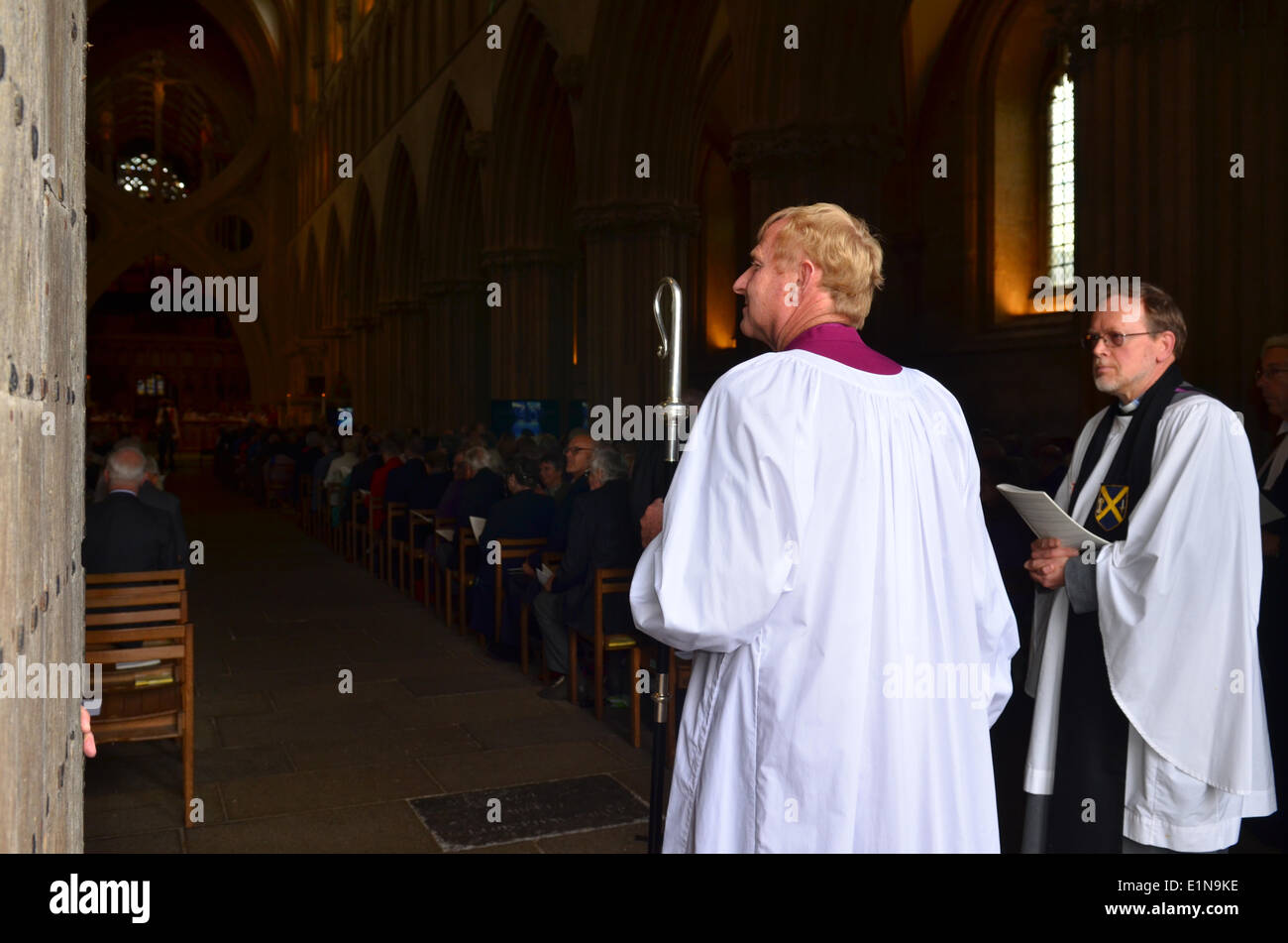 La cathédrale de Wells, Somerset, Royaume-Uni. 07Th Juin, 2014. Peter Hancock AR droite comme la 79e évêque marque officiellement le début de son ministère, à la cathédrale de Wells dans le Somerset. Crédit : Robert Timoney/Alamy Live News Banque D'Images