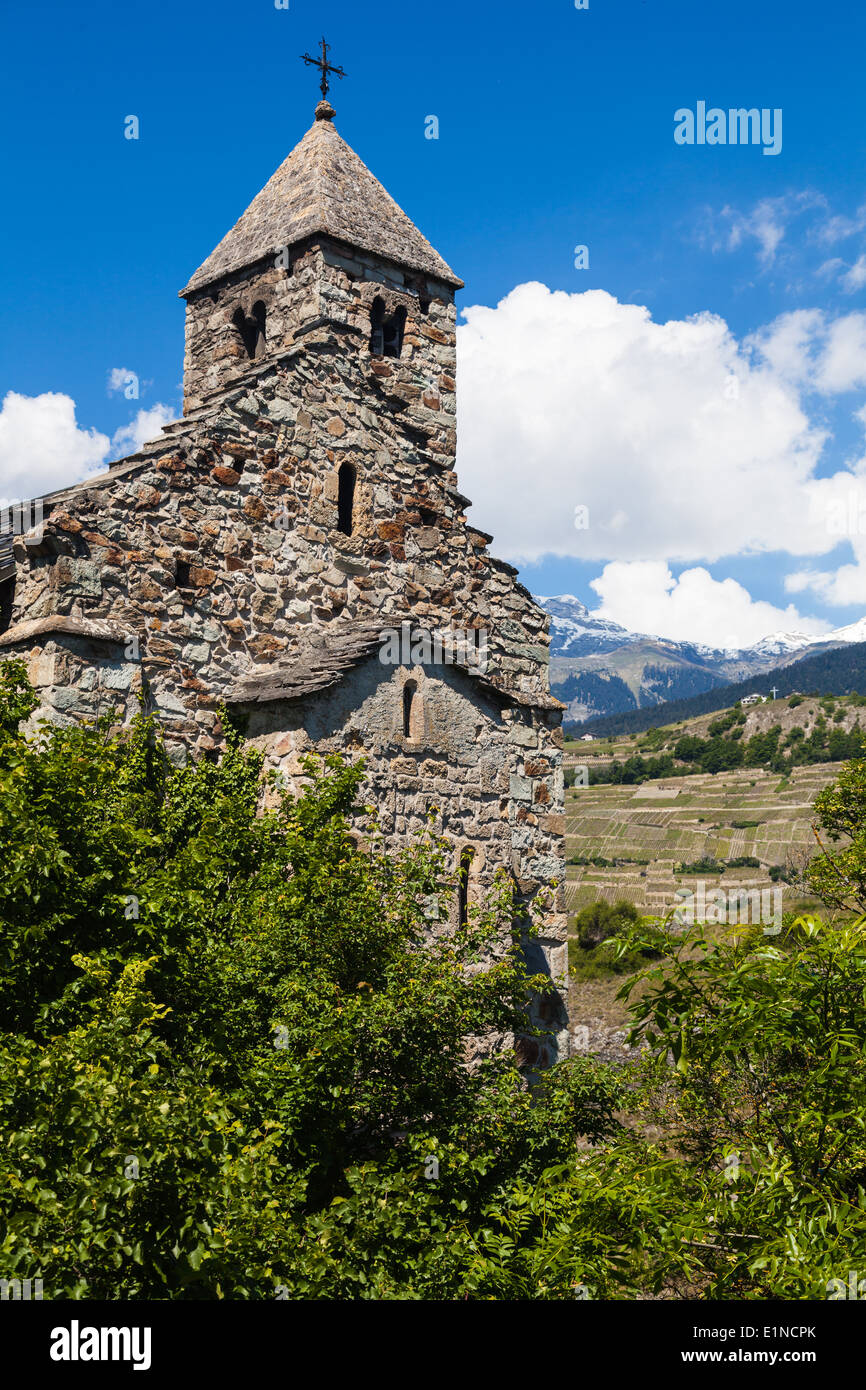 Chapelle de tous les saints au-dessus de la ville de Sion, près du château de Valère, dans le canton du Valais, Suisse Banque D'Images