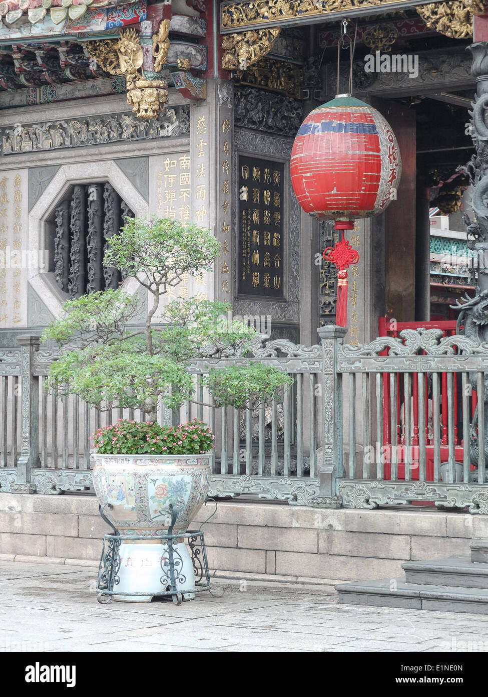 Courtyard at Temple de Longshan, parmi les plus anciens temples Bouddhistes de Taipei, Taiwan. Banque D'Images