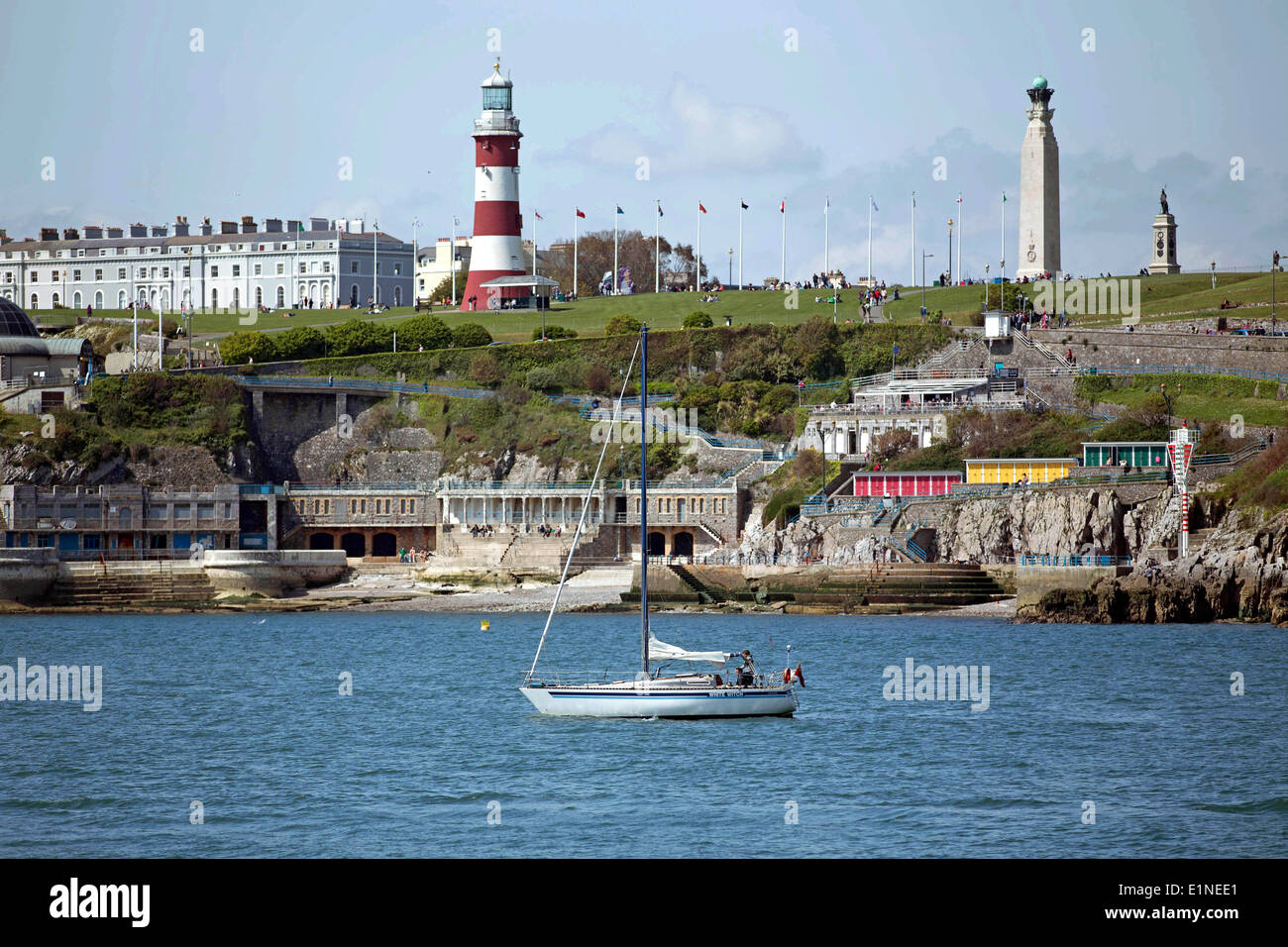 Location motoring passé Plymouth Hoe et Smeaton'S TOWER Plymouth UK Banque D'Images
