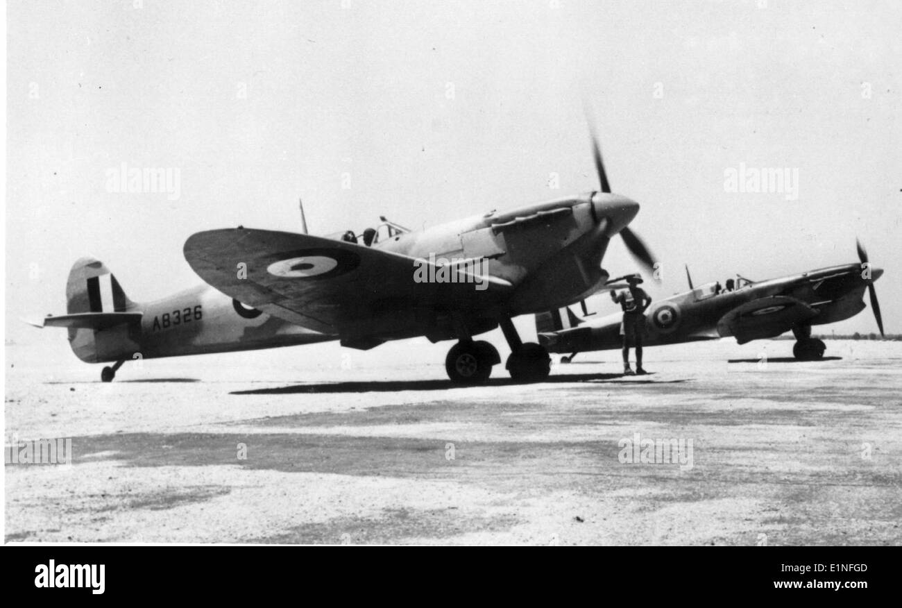 Le Supermarine Spitfire Mk. VB, numéro de série AB326, a servi avec le 145e Escadron à Helwan en mai 1942. Ce chasseur britannique emblématique a joué un rôle important dans la défense de l'Europe pendant la seconde Guerre mondiale Banque D'Images