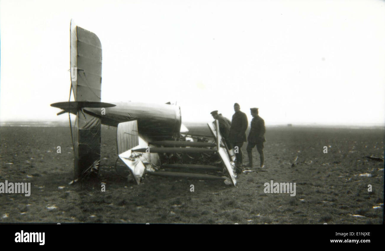 Cette photo de la collection spéciale Adolphe Heri DuBois capture des moments clés de l'histoire de l'aviation, mettant en valeur le rôle de DuBois dans les premiers développements et réalisations de l'aviation. Banque D'Images