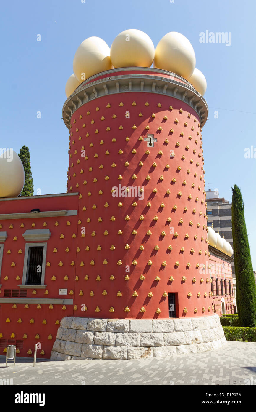 Musée Dali de Figueres, Espagne le 14 juin 2012. Musée fut ouvert le 28 septembre 1974 et abrite la plus grande collection d'œuvres Banque D'Images