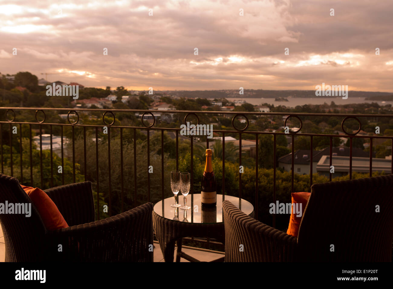 Un balcon avec vue sur la baie Rose ci-dessus, le port de Sydney Banque D'Images