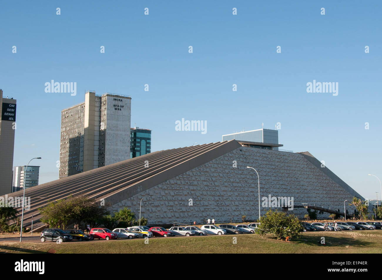 Théâtre National Claudio Santoro Brasilia Brésil - conçu par l'architecte Oscar Niemeyer Banque D'Images