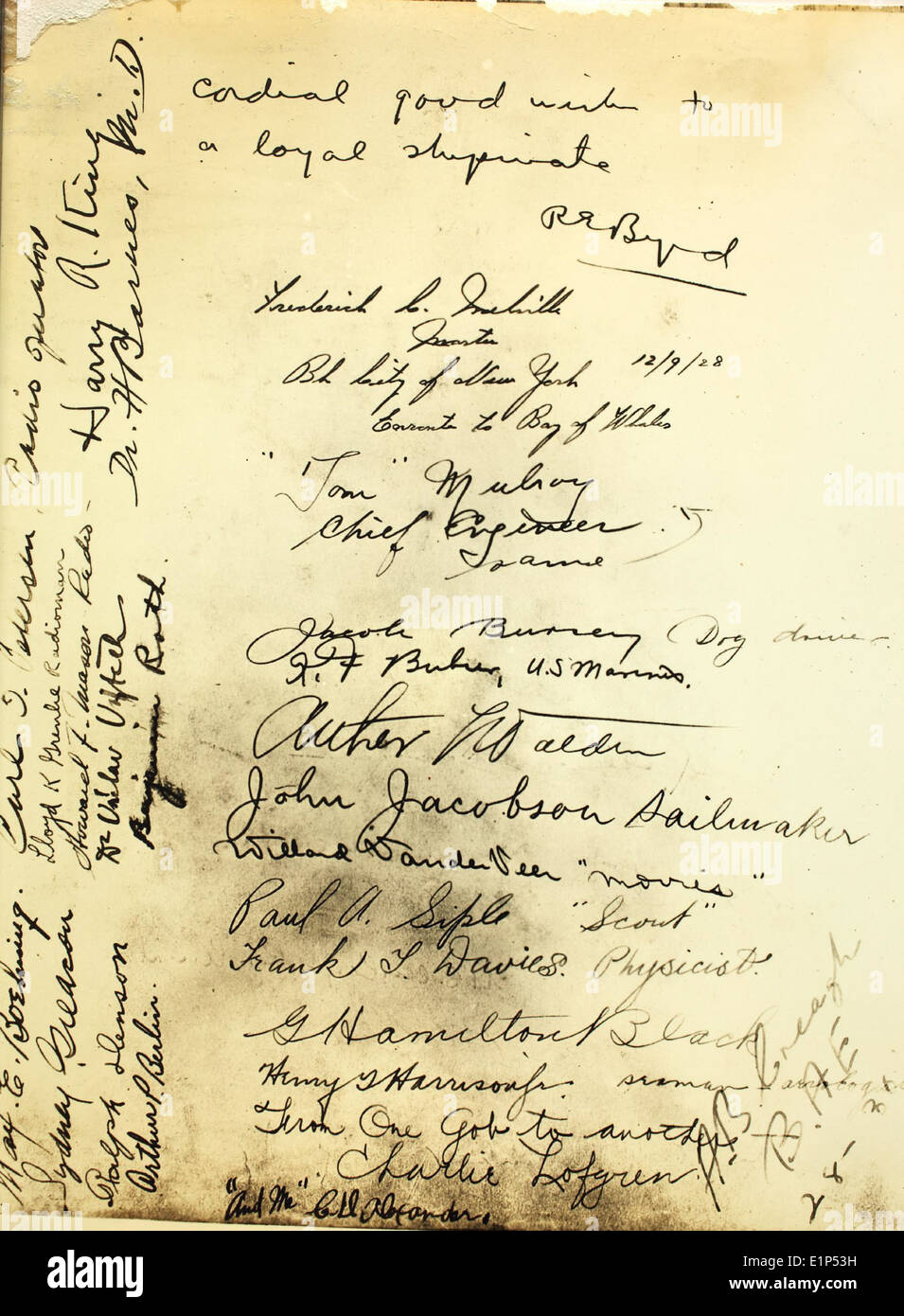 L'expédition Byrd en Antarctique de 1932, dirigée par l'explorateur Richard E. Byrd, marque une étape importante dans l'exploration polaire. Le vol vers Little America fut une partie essentielle des efforts de Byrd pour cartographier et explorer l'Antarctique, ouvrant la porte à de futures expéditions polaires. Banque D'Images