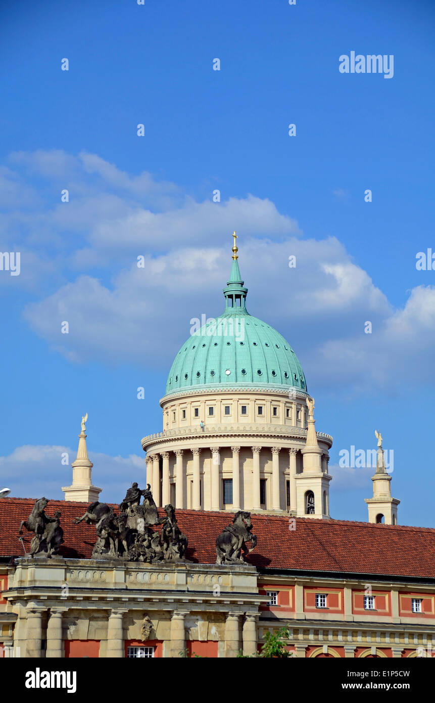 Kutschstall et Nikolai Potsdam Allemagne église St. Banque D'Images