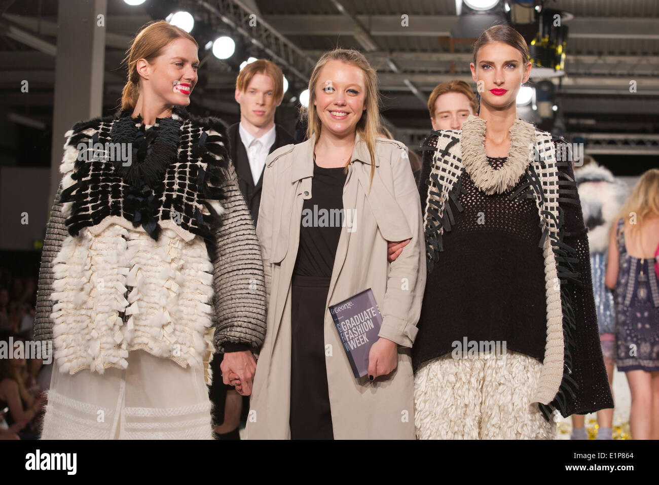 Rebecca Swann, Stuart Peters Knitwear Award, diplômée 2014 de la remise des prix de la Semaine de Mode Banque D'Images