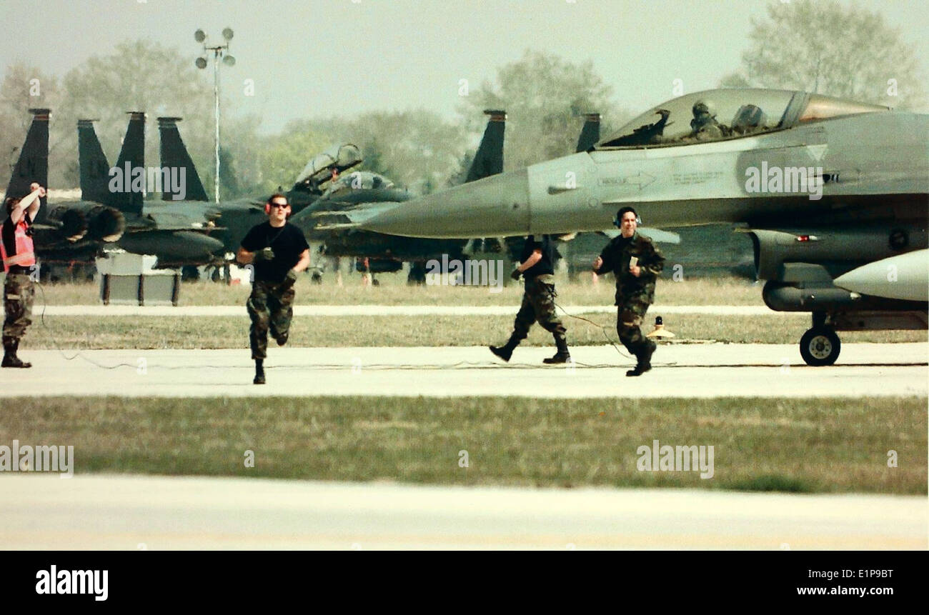 L'opération Force alliée était une campagne de bombardement aérien de 78 jours menée par l'OTAN contre la République fédérale de Yougoslavie du 24 mars au 10 juin 1999, pendant la guerre du Kosovo. L'opération visait à mettre fin aux exactions humanitaires contre les Albanais du Kosovo et a abouti au retrait des forces yougoslaves du Kosovo. Banque D'Images