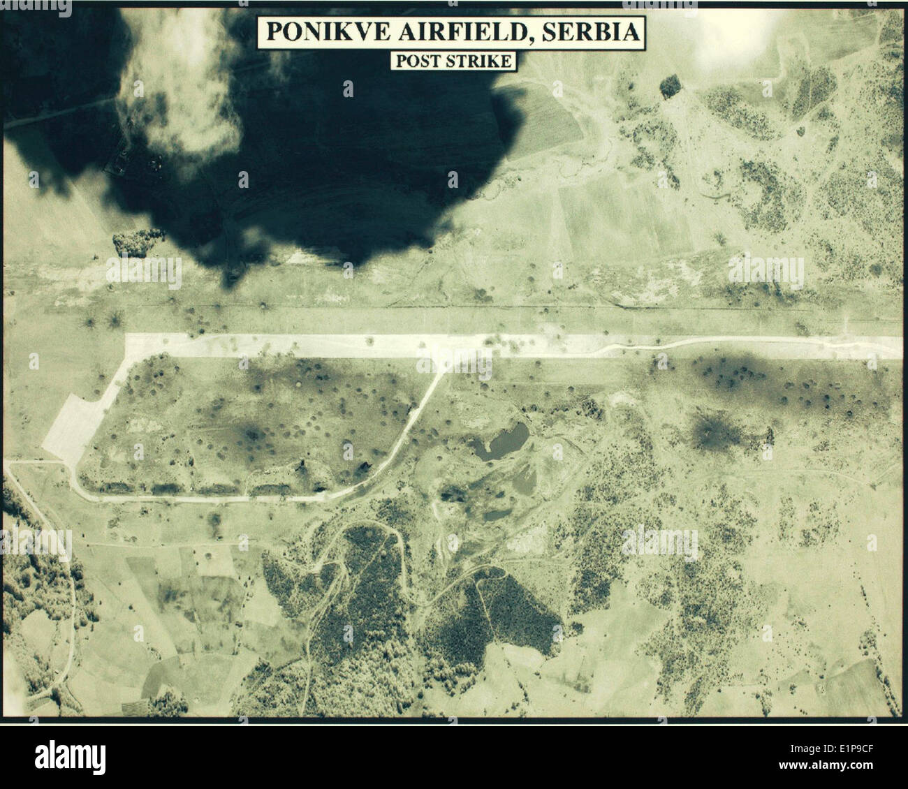 L'opération Force alliée était la campagne aérienne de l'OTAN contre la République fédérale de Yougoslavie en 1999. L'opération visait à mettre fin aux violations des droits de l'homme au Kosovo, marquant un moment important dans la guerre du Kosovo. Pendant 78 jours, l'OTAN a mené des frappes aériennes, ciblant des infrastructures militaires stratégiques et forçant le retrait des forces yougoslaves. Banque D'Images
