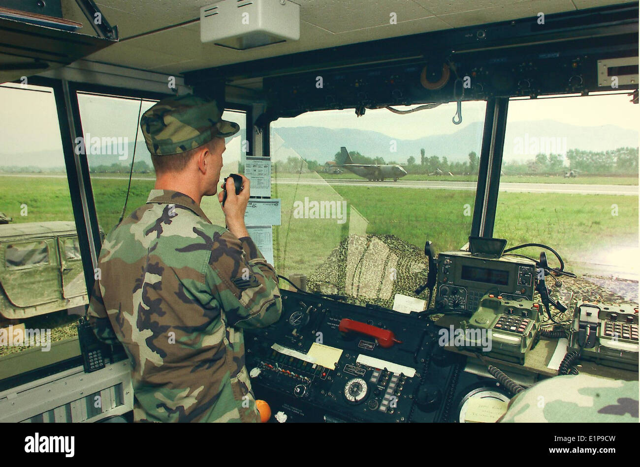 L'opération Allied Force est une campagne militaire menée par l'OTAN en 1999 pendant la guerre du Kosovo. L'opération visait à mettre fin aux violations des droits de l'homme dans la région et comprenait des frappes aériennes étendues contre des cibles militaires en Yougoslavie. Banque D'Images