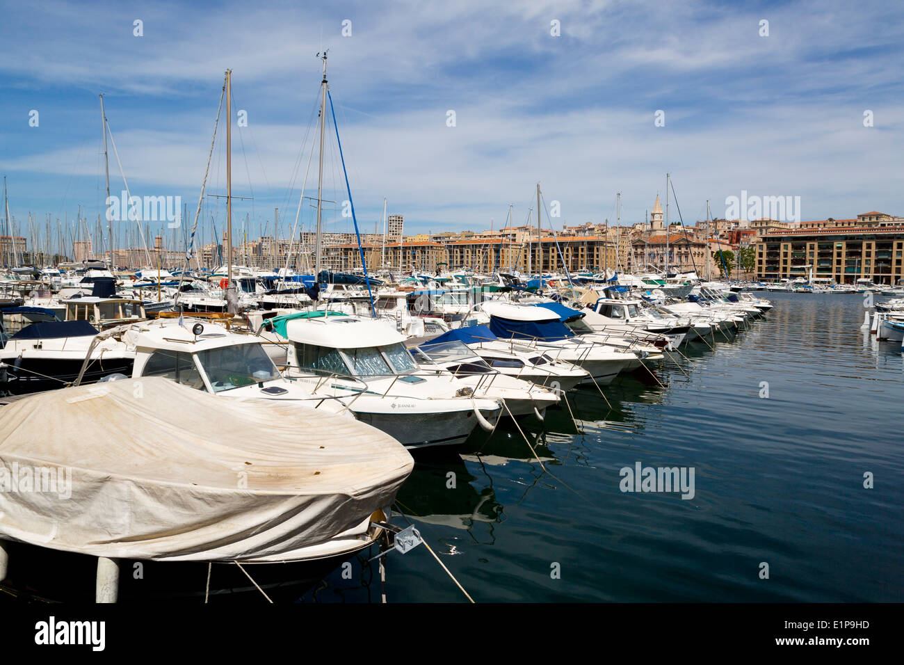 Vue sur le Vieux Port de Marseille, France Banque D'Images