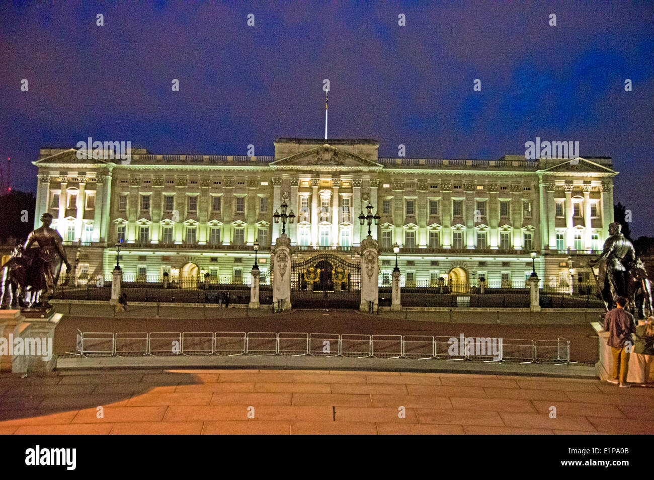 Façade du Palais de Buckingham la nuit, City of Westminster, London, England, United Kingdom Banque D'Images