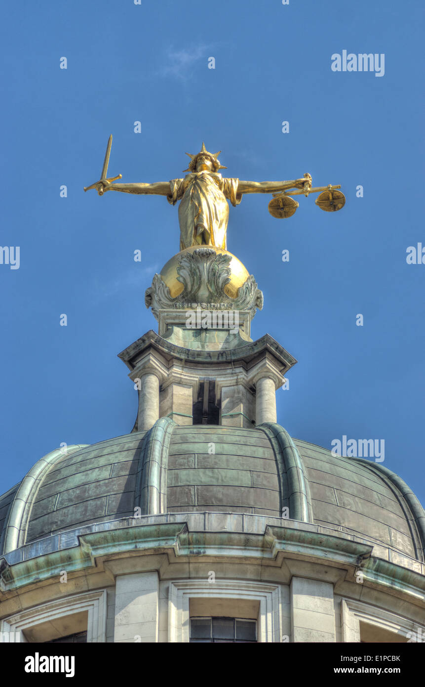 Statue de la justice, de l'Old Bailey. La Cour Criminelle Centrale Banque D'Images