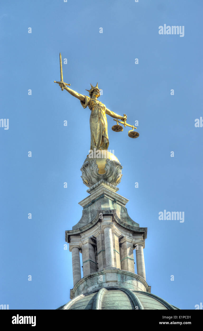 Statue de la justice, de l'Old Bailey. La Cour Criminelle Centrale Banque D'Images