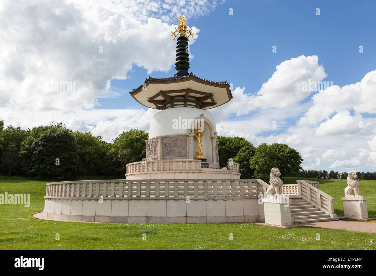 La paix, la pagode bouddhiste japonaise Nippon Myohoji, Milton Keynes Banque D'Images