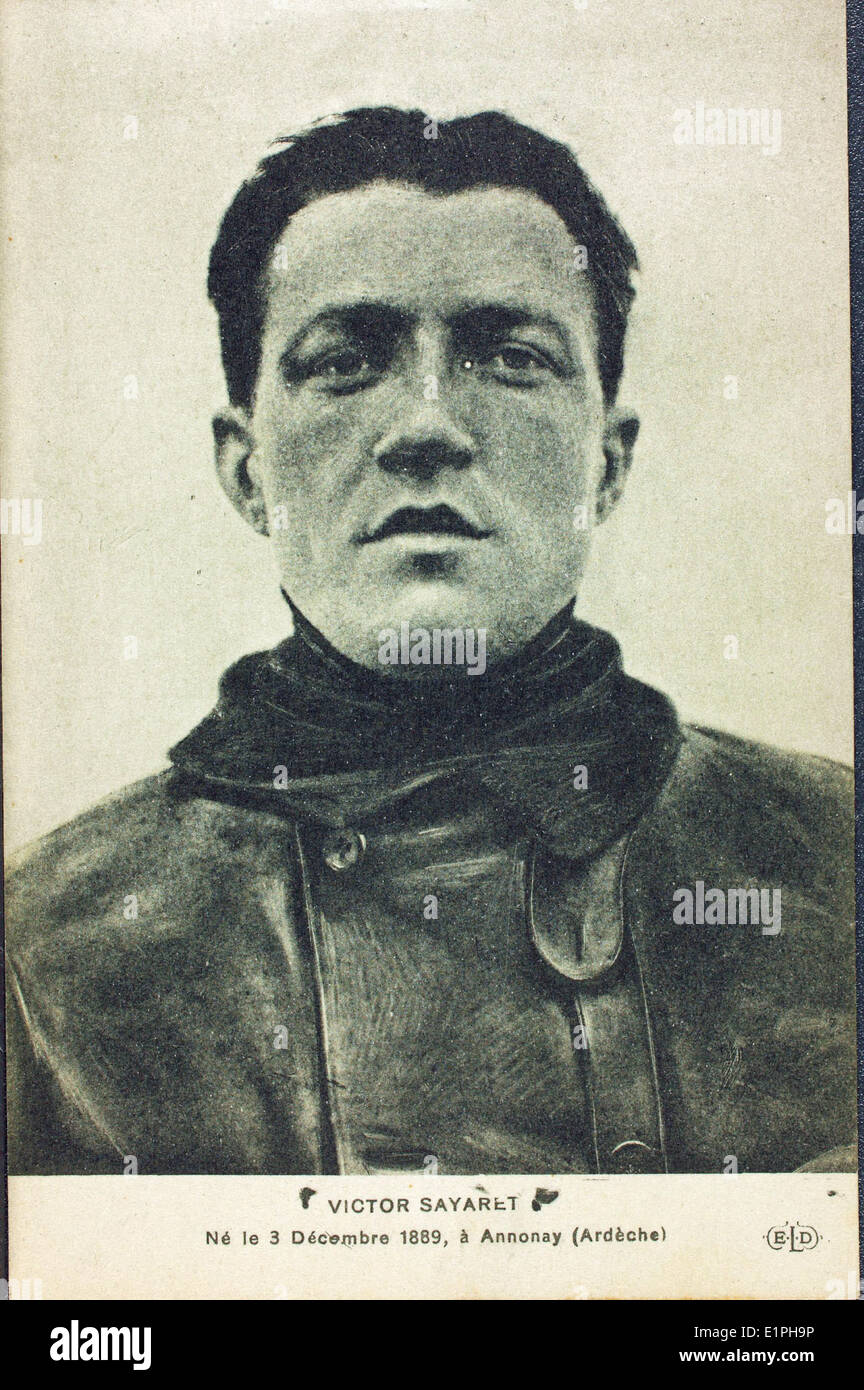 Les aviateurs français ont joué un rôle important pendant la première Guerre mondiale, participant à des missions de combat et de reconnaissance. Leurs contributions ont été cruciales dans le développement des premières tactiques et stratégies de l'aviation. Banque D'Images