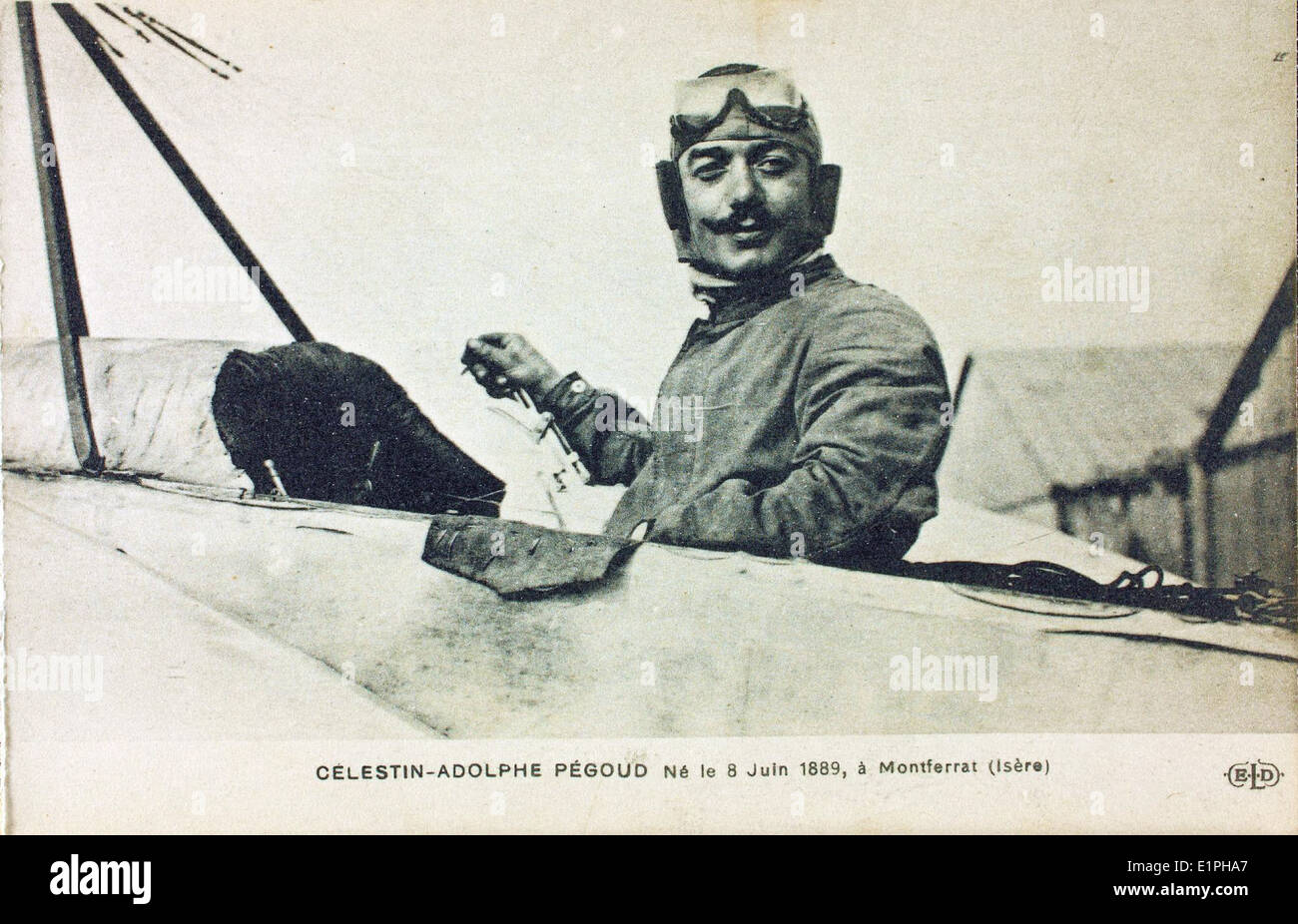 Adolphe Célestin Pegoud était un aviateur français connu pour son travail de pionnier pendant la première Guerre mondiale. Il est crédité comme le premier pilote à abattre un avion ennemi, devenant l'un des premiers as volants de la guerre. Banque D'Images
