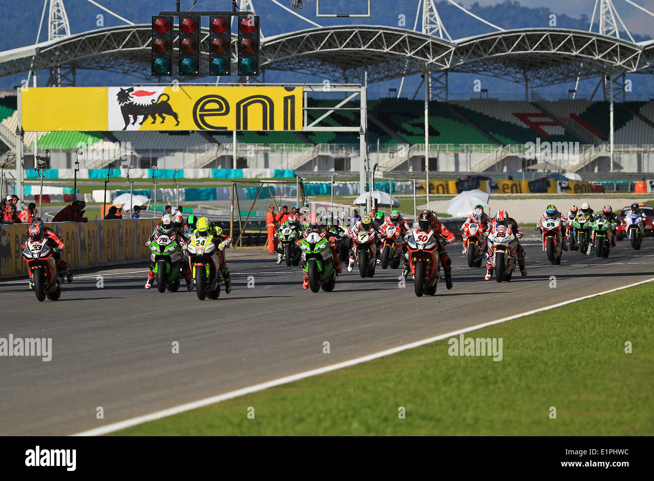 Sepang, en Malaisie. Le 08 juin, 2014. Vue générale du début de la Course 2 du Championnat du Monde FIM Superbike - Malaisie Tour tenue au Circuit International de Sepang, en Malaisie à Sepang. Credit : Action Plus Sport/Alamy Live News Banque D'Images