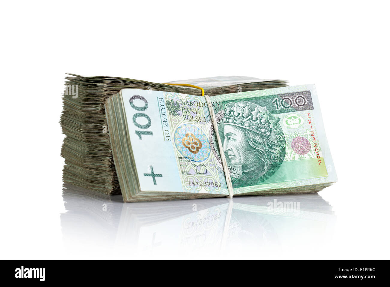 Les billets d'argent polonais sur fond blanc. Pile de paiement Banque D'Images