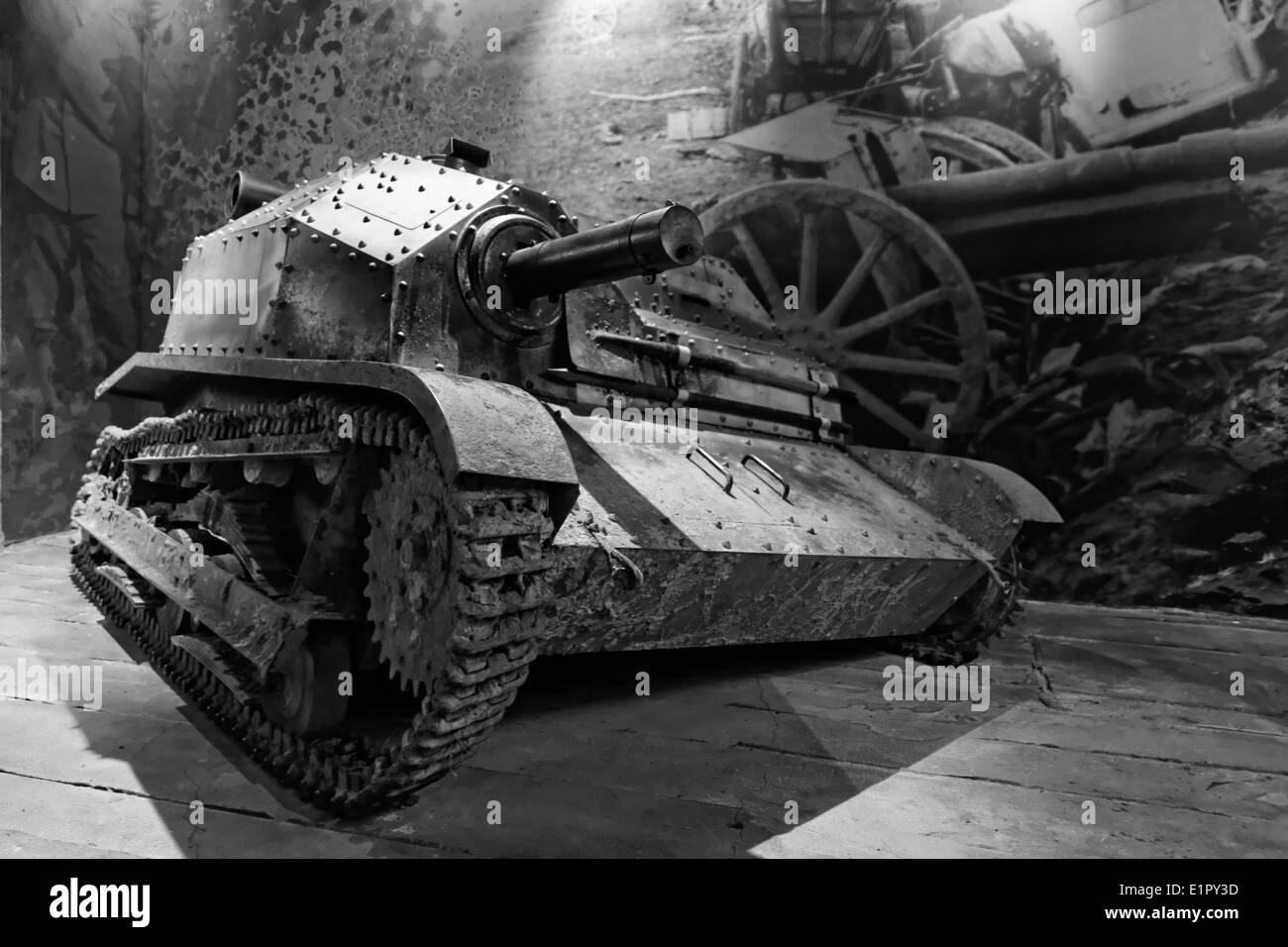 La lumière de l'armée polonaise Turretless TKS Reconnaissance Tank - Tankietta - à l'usine d'émail d'Oscar Schindler Cracovie. P.c. Banque D'Images