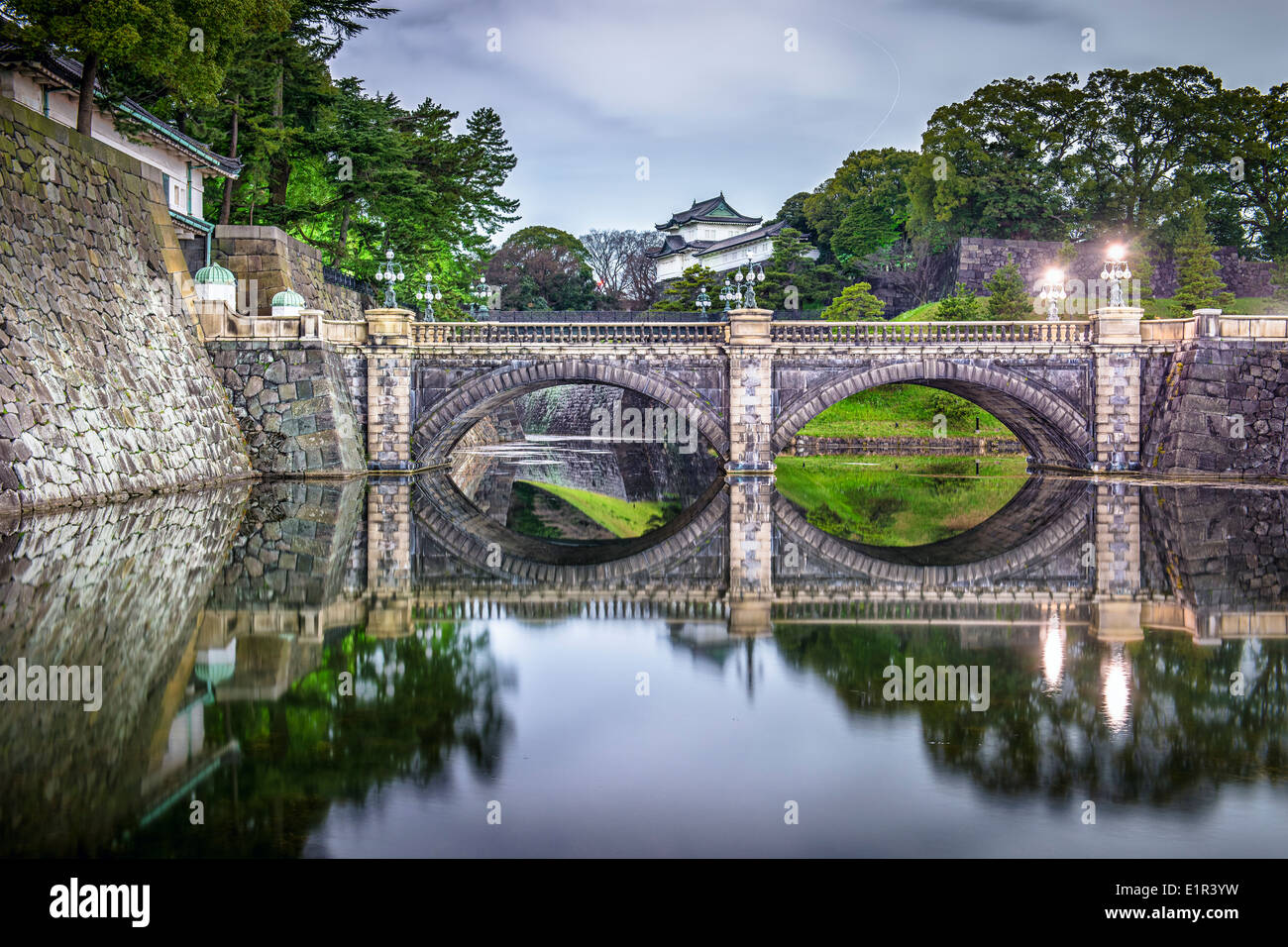 Palais Impérial de Tokyo, Japon la nuit. Banque D'Images