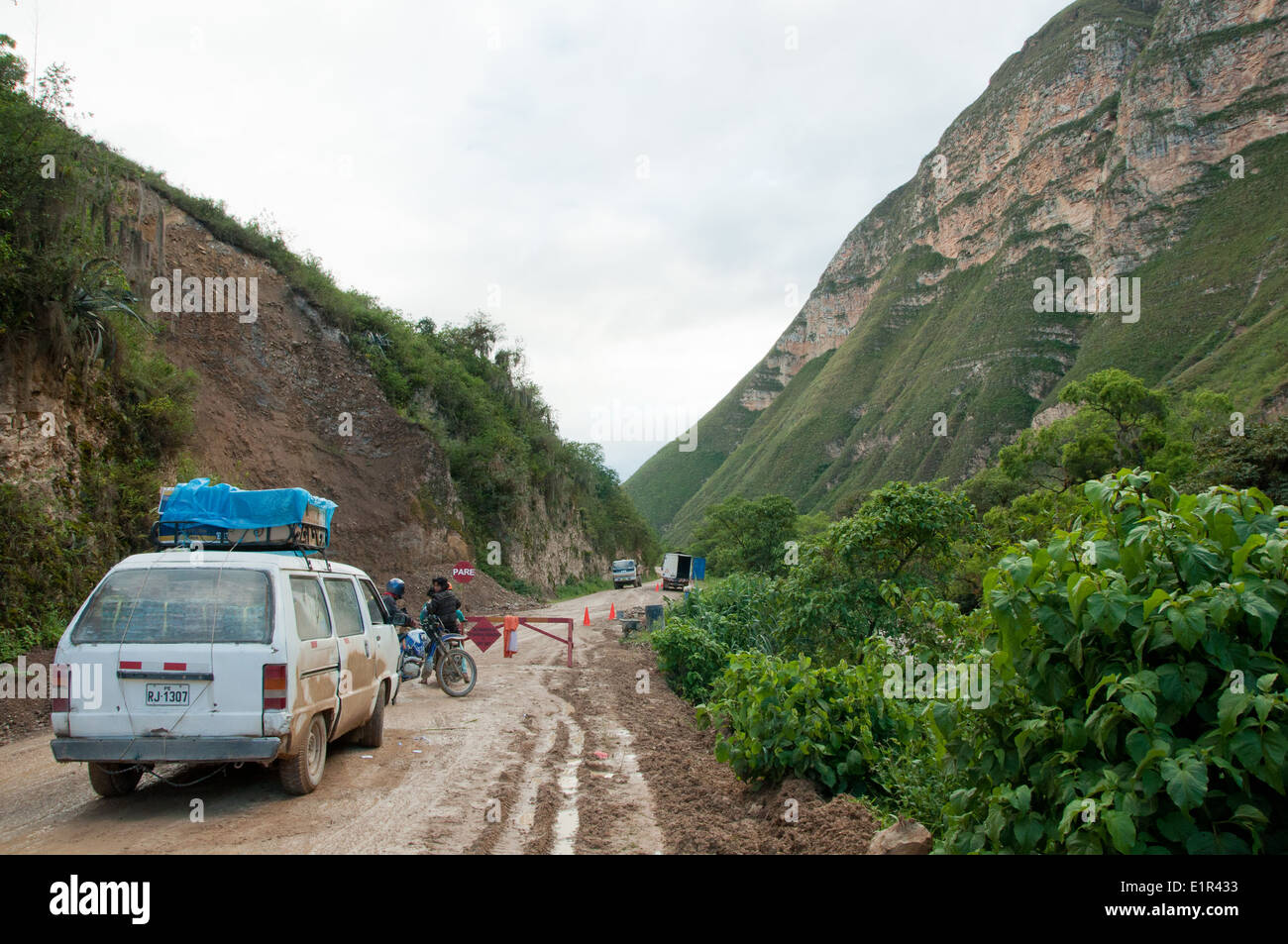 Fermeture de routes en raison des glissements de terrain sont fréquents pendant la saison des pluies dans la région montagneuse du nord du Pérou Amazonas Banque D'Images