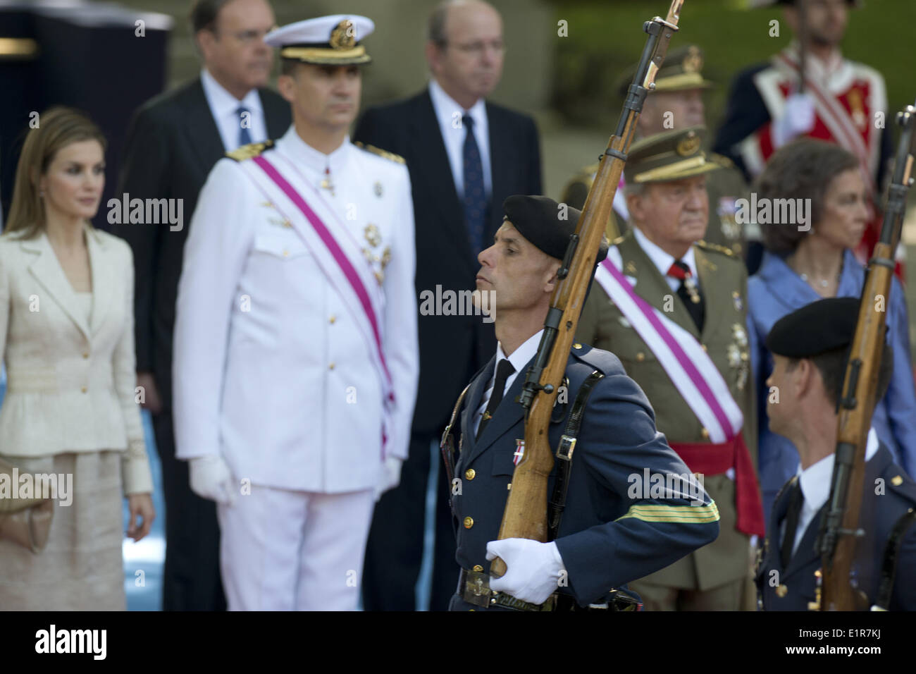 Madrid, Espagne. 8 juin, 2014. La princesse Letizia d'Espagne, le Prince Felipe d'Espagne, le roi d'Espagne Juan Carlos et la Reine Sofia assister à un hommage aux soldats tombés au cours de la journée des forces armées à Madrid le 8 juin 2014. © ZUMA Press, Inc./Alamy Live News Banque D'Images
