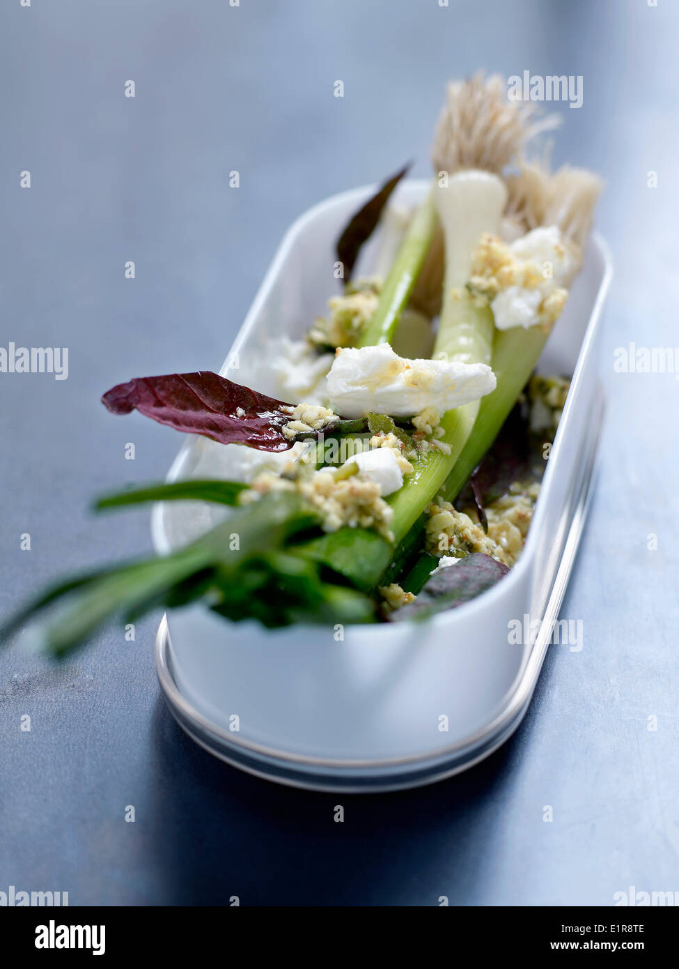 Le poireau et l'oeuf mimosa Bento Banque D'Images