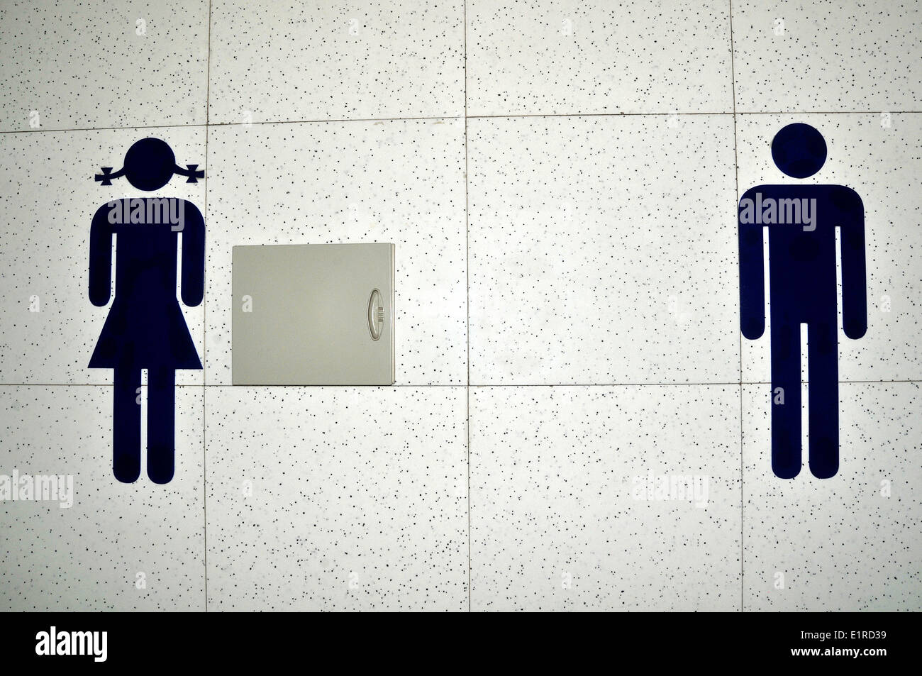 Toilettes signe sur mur Banque D'Images