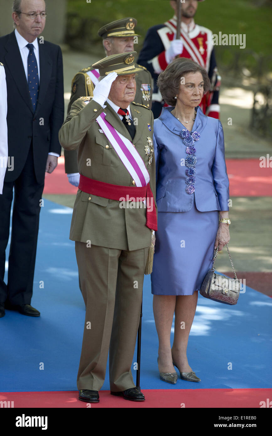 Madrid, Espagne. 8 juin, 2014. Roi d'Espagne Juan Carlos et la Reine Sofia lors d'assister à un hommage aux soldats tombés au cours de la journée des forces armées à Madrid le 8 juin 2014.Photo : Oscar Gonzalez/NurPhoto NurPhoto © Oscar Gonzalez//ZUMAPRESS. © ZUMA Press, Inc./Alamy Live News Banque D'Images