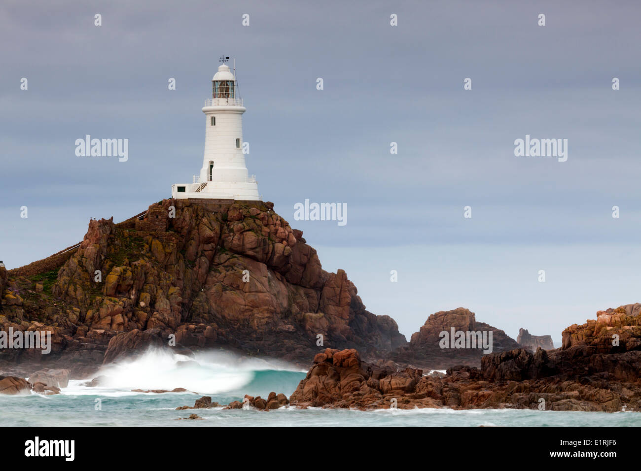 La Corbiere Lighthouse à un début et venteux matin. Banque D'Images