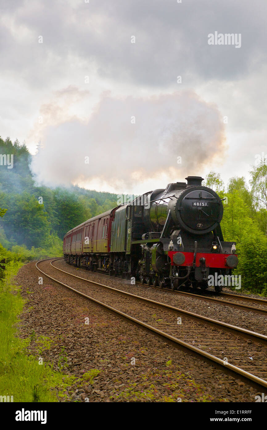 LMS Classe Stanier 8F 48151, près de train à vapeur Lazonby, Carlisle, Eden Valley, s'installer à Carlisle Railway Line, Cumbria, Angleterre. Banque D'Images