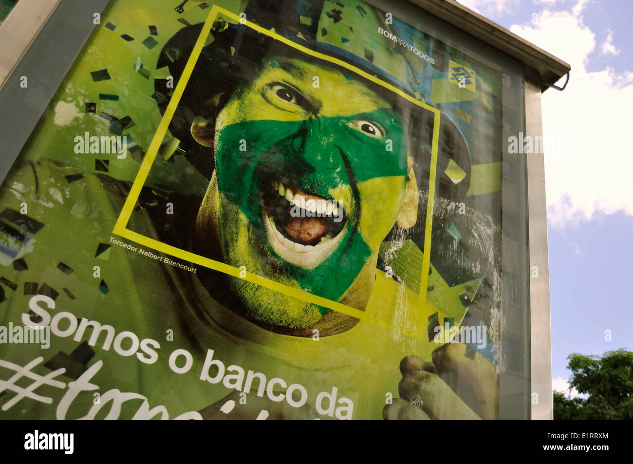 Bankenwerbung Brasilien-Fan mit, WM 2014, Salvador da Bahia, Brésil. Usage éditorial uniquement. Banque D'Images