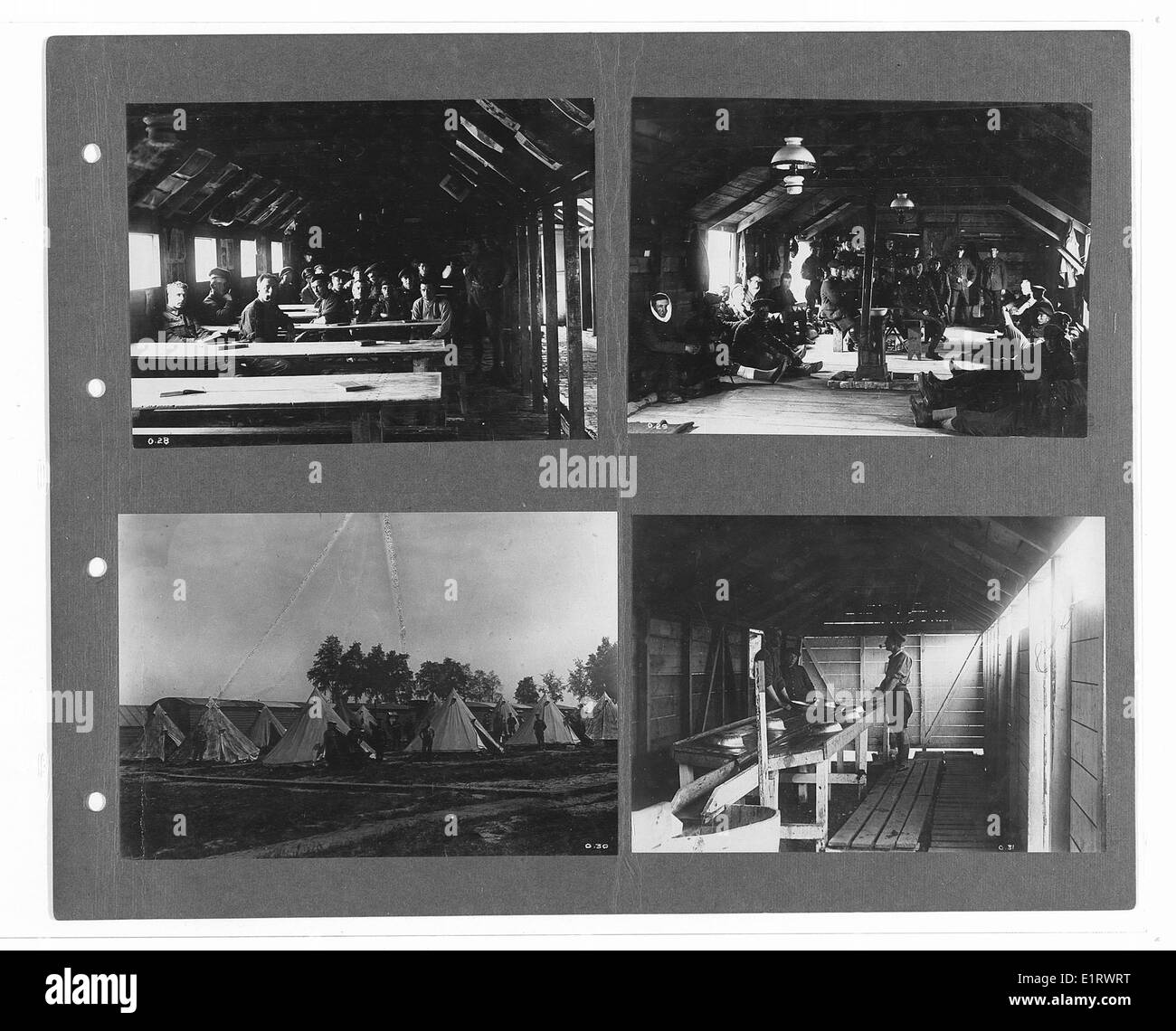 Une photographie tirée du volume 1 du Fonds des monuments commémoratifs de guerre du Canada, montrant les 15e sikhs, 18e lancers, 39e Garhwalis et d'autres soldats du corps indien pendant la première Guerre mondiale L'image capture des soldats en action ou au repos dans leurs camps, reflétant leur rôle dans le conflit. Banque D'Images