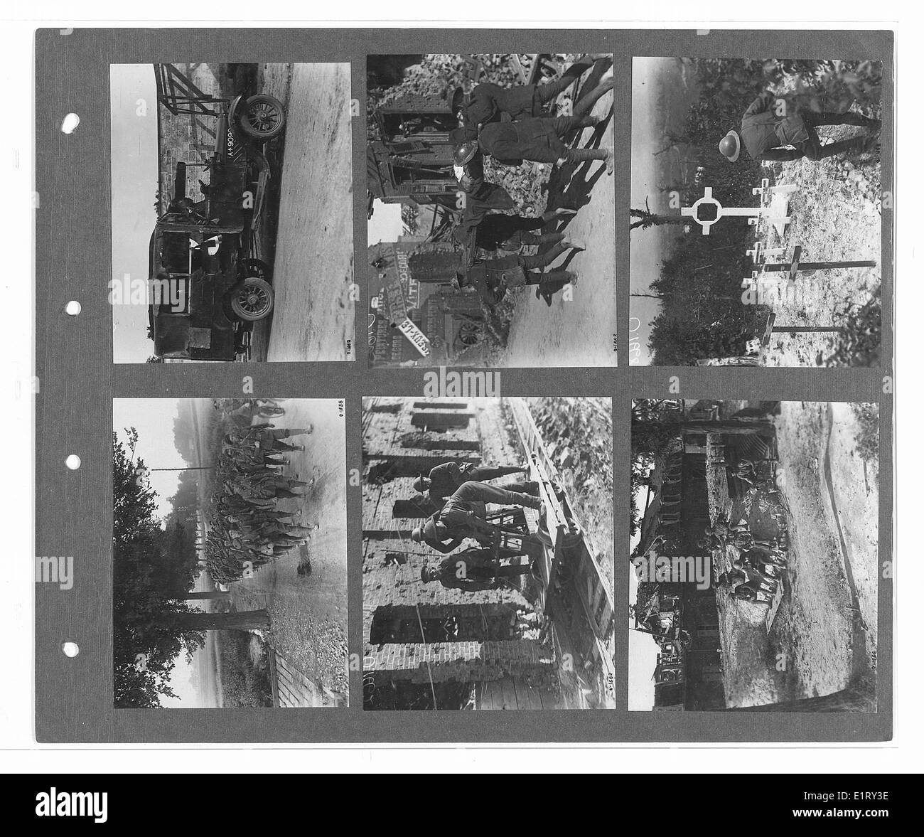 La collection de photographies met en évidence diverses unités militaires et individus qui ont reçu des honneurs ou des mentions pendant la première Guerre mondiale, y compris les 15th Sikhs, 18th Lancers, 2/2 Gurkhas, 39th Garhwalis, et d'autres dans des endroits tels que Floris, Merville et Brighton. Banque D'Images