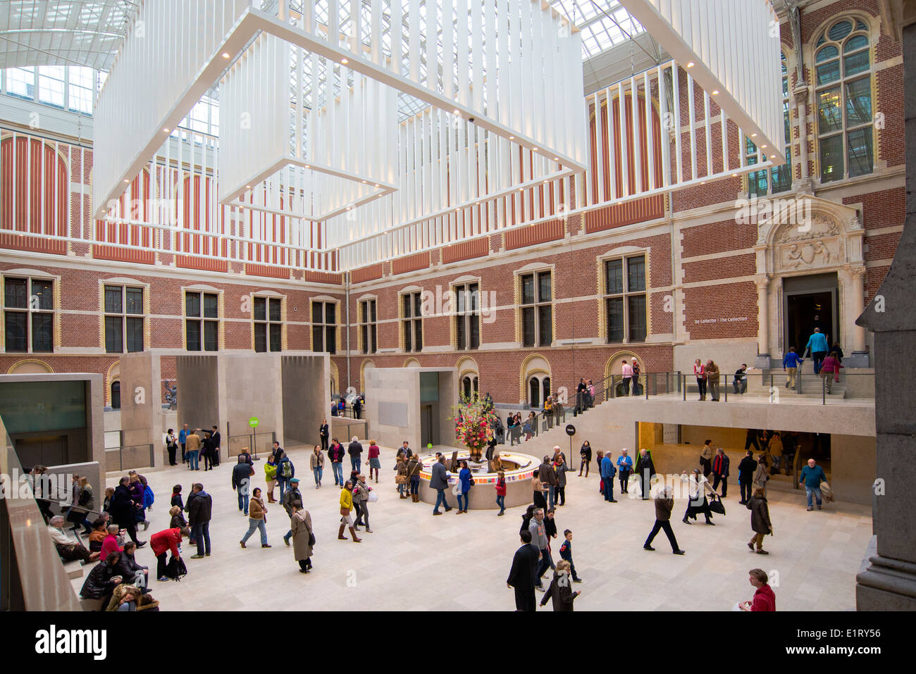 Rijksmuseum atrium central et entrée avec bureau d'information et de détails sur le toit Banque D'Images