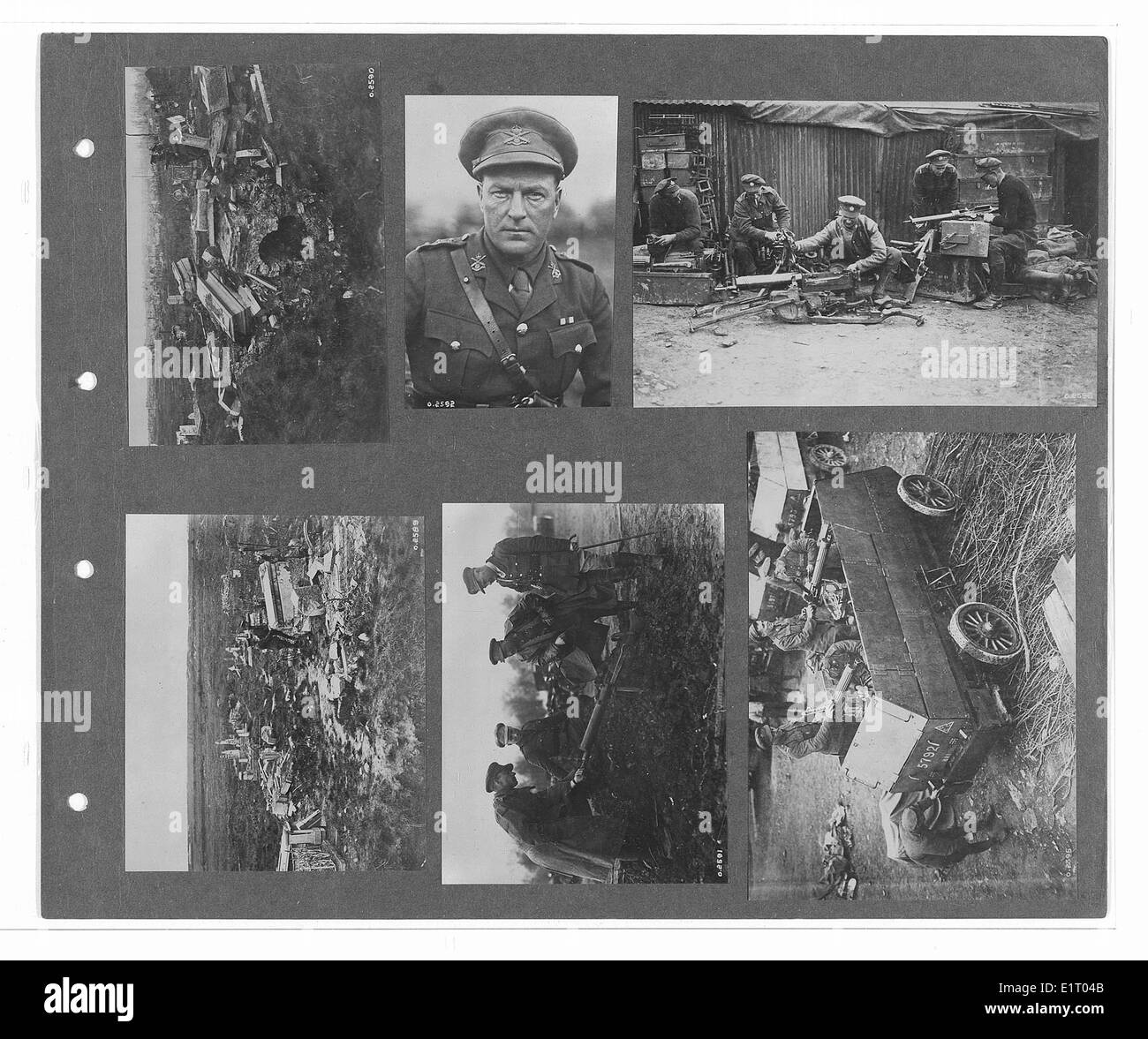 Ce volume du Fonds des monuments commémoratifs de guerre du Canada présente des scènes de guerre impliquant des régiments du corps indien, en particulier le 15e Sikhs et le 9e Gurkhas, avec des images d'hôpitaux, de soldats en jeu et d'unités militaires stationnées en France pendant la première Guerre mondiale Banque D'Images