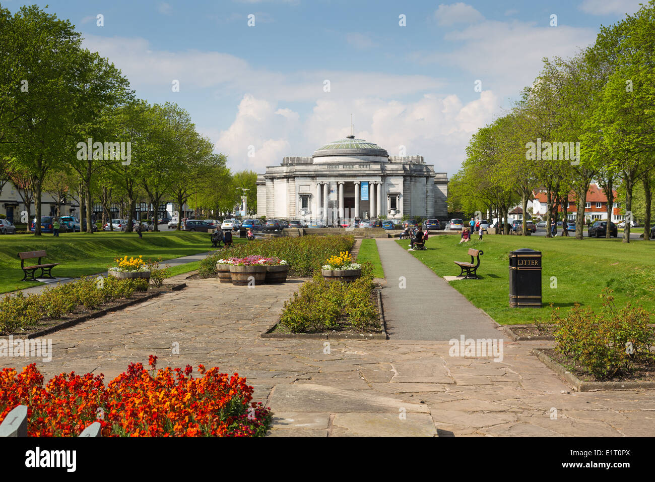 Maisons et jardins dans le quartier historique de Port Sunlight Garden Village. Banque D'Images