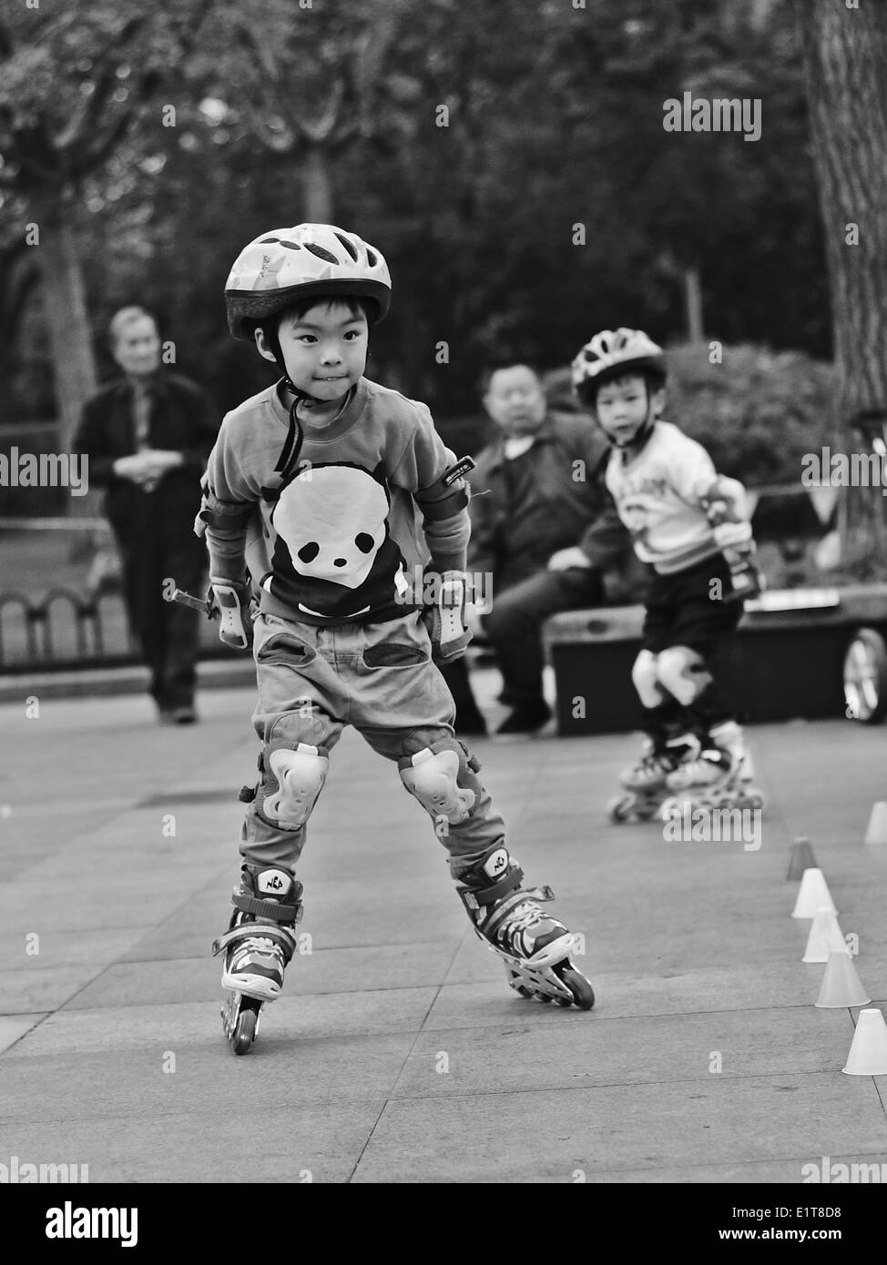 Roller Enfants dans un parc de Shanghai Banque D'Images