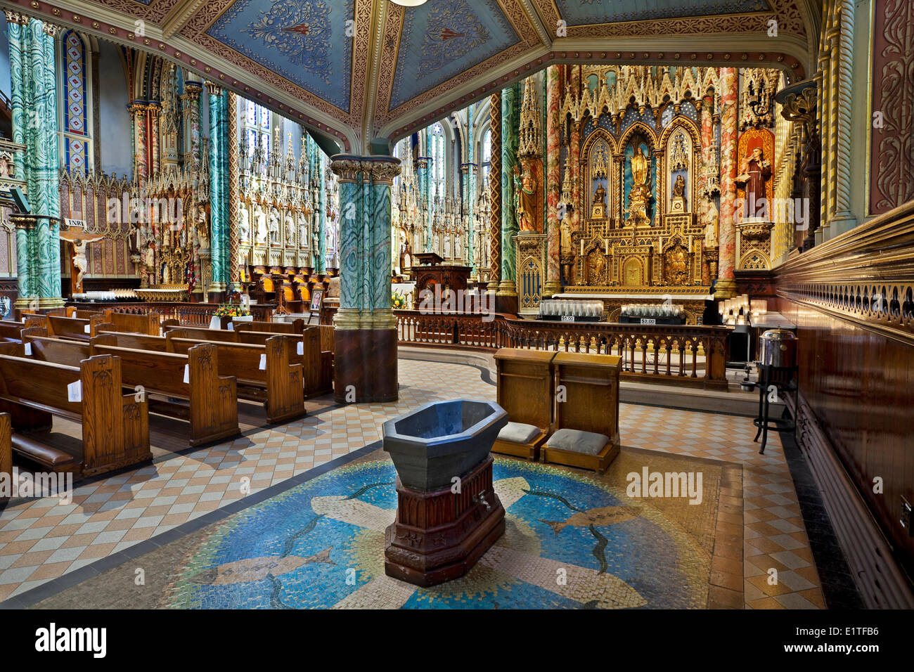 Baptistère de la Cathédrale Notre Dame Basilica, Ottawa, Ontario, Canada Banque D'Images