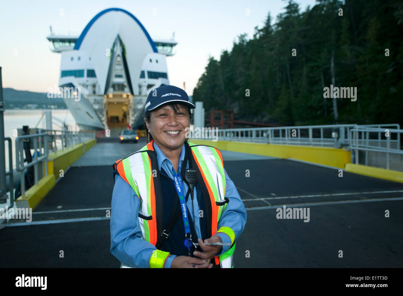 Les Premières Nations d'un employé de BC Ferry à bord du MV Northern Explorer à Port Hardy, l'île de Vancouver, Colombie-Britannique, Canada Banque D'Images