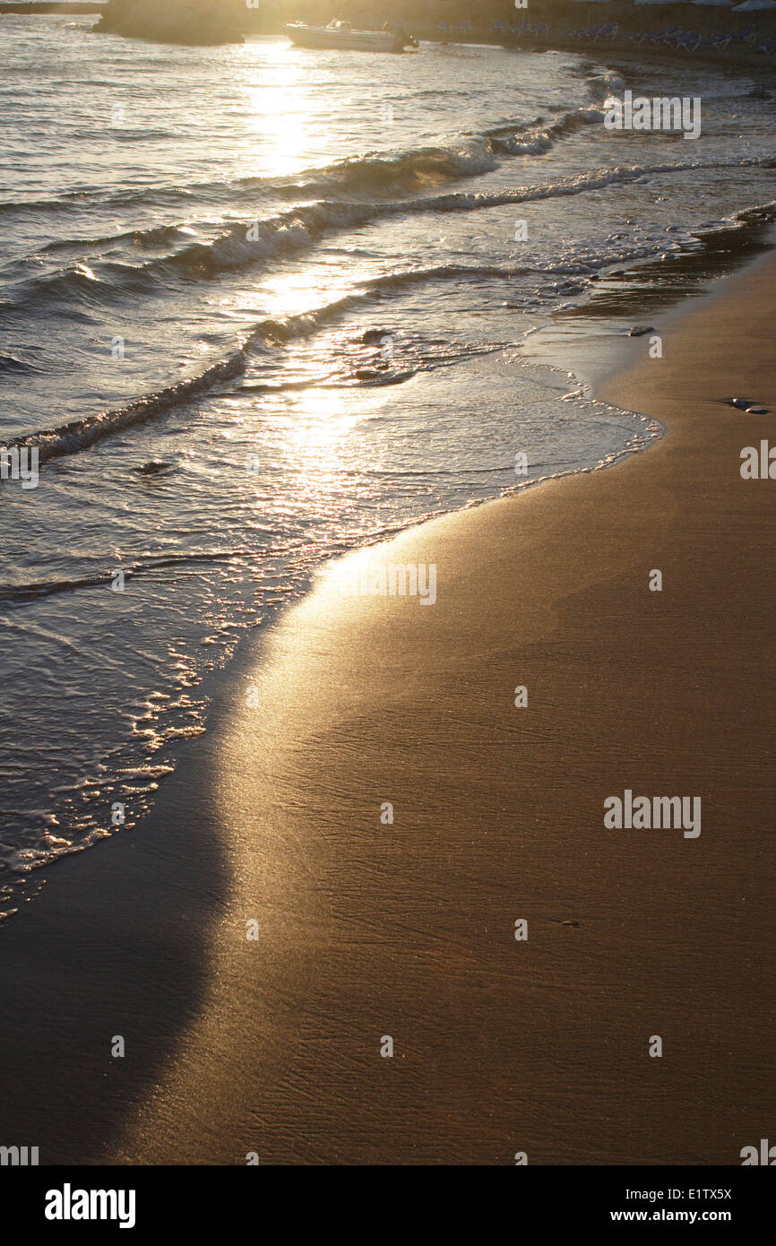 Sur la plage et le soir dans l'île de Rhodes - Pefki - Lardos Bay - Grèce - Banque D'Images