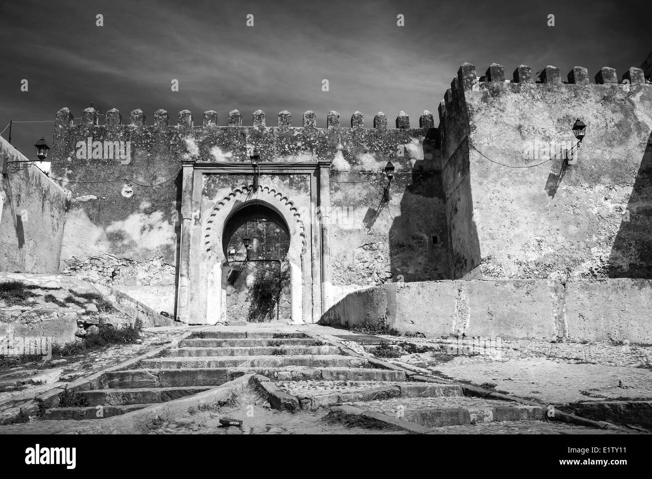 Forteresse de Medina, photo en noir et blanc. Tanger, Maroc Banque D'Images