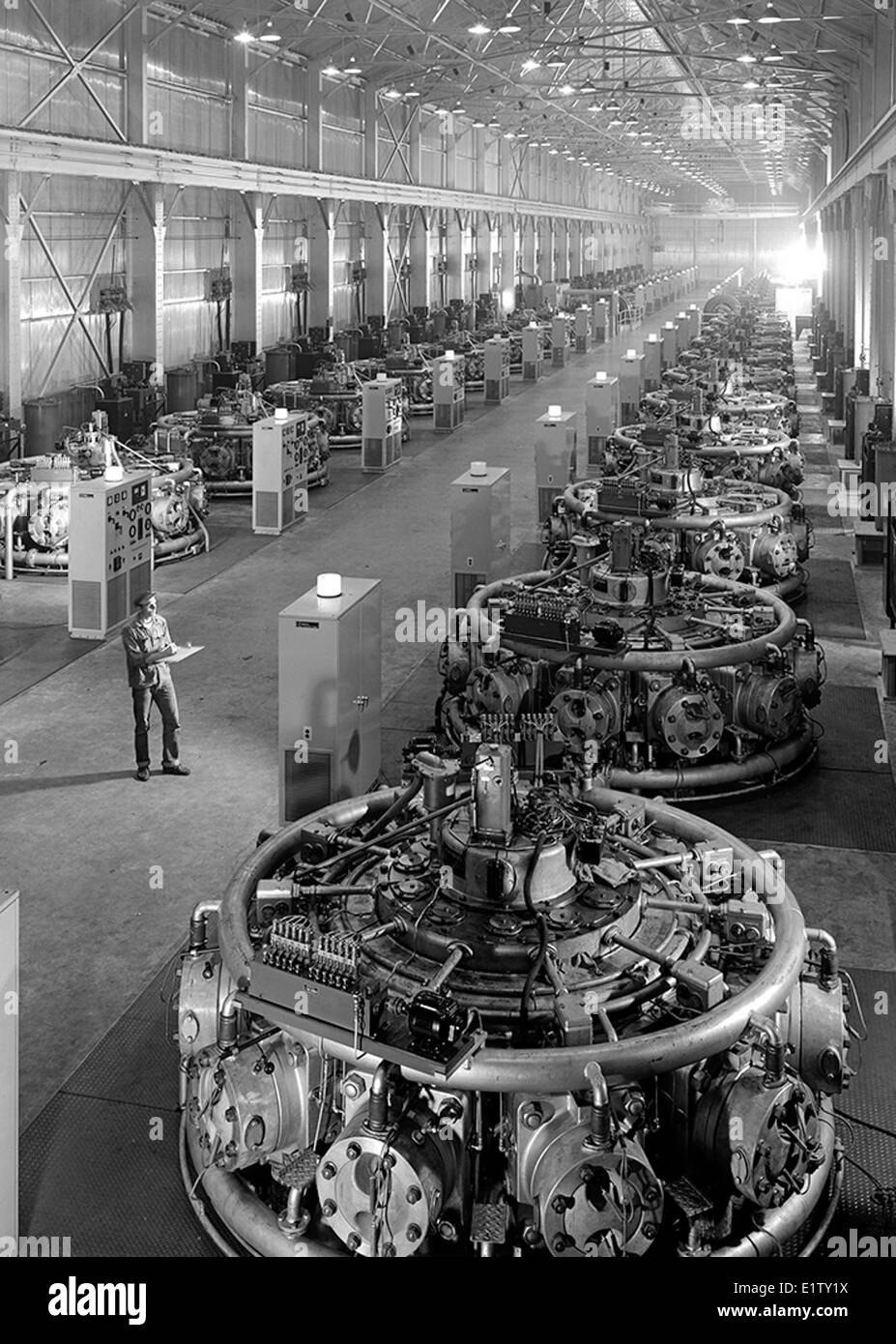 L'Aluminum Co. of America produisait des moteurs à gaz radiaux à 11 cylindres pour des applications industrielles. Ces moteurs sont conçus pour une utilisation industrielle et manufacturière, mettant en évidence les progrès de la technologie des moteurs à gaz. Banque D'Images