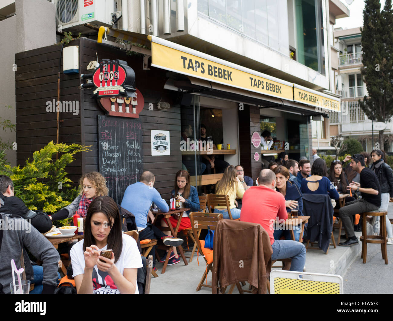 Taps Bebek bar et restaurant à Istanbul Turquie Banque D'Images