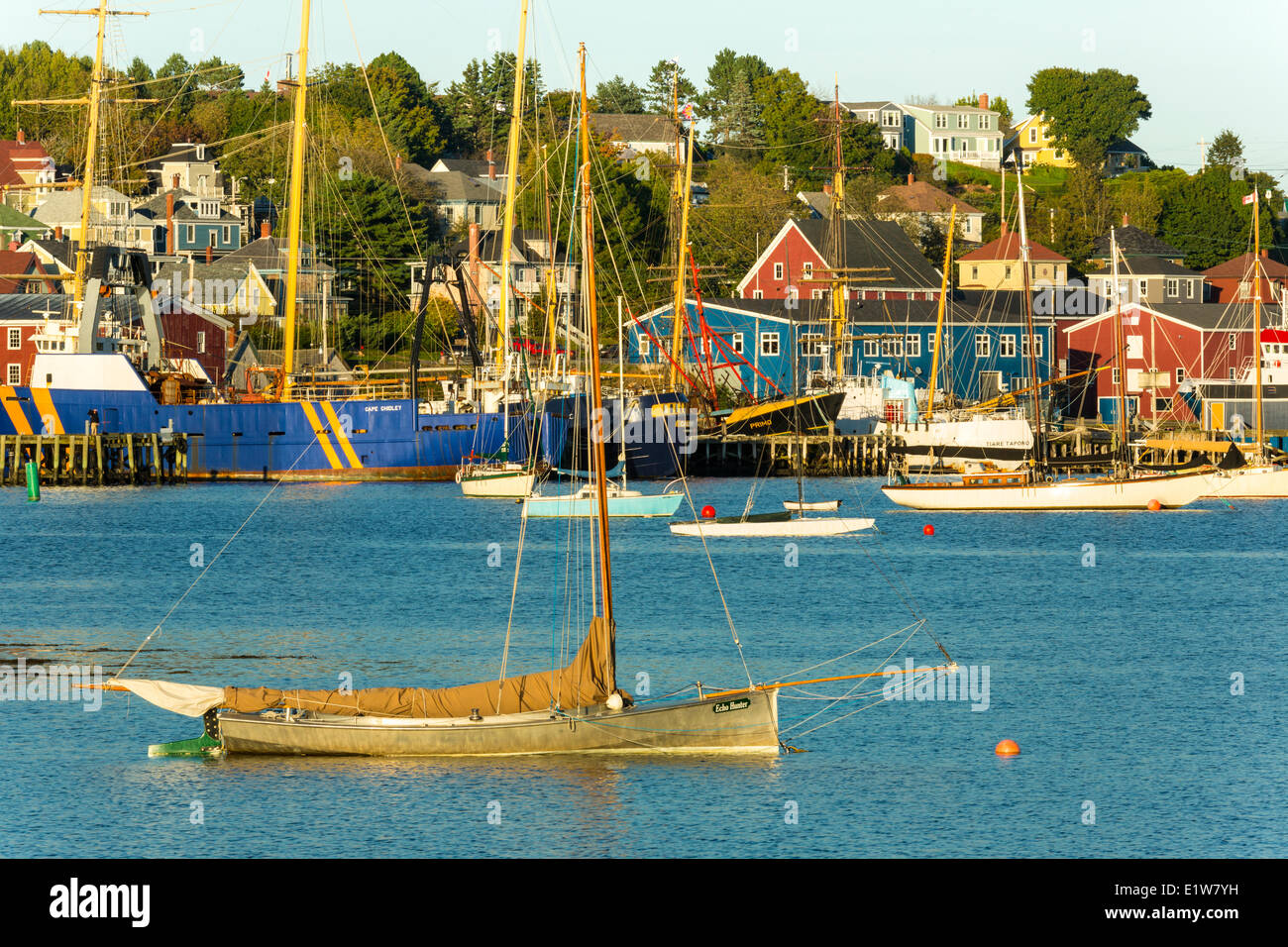 Petit bateau en bois, bord de Lunenburg, Nova Scotia, Canada Banque D'Images