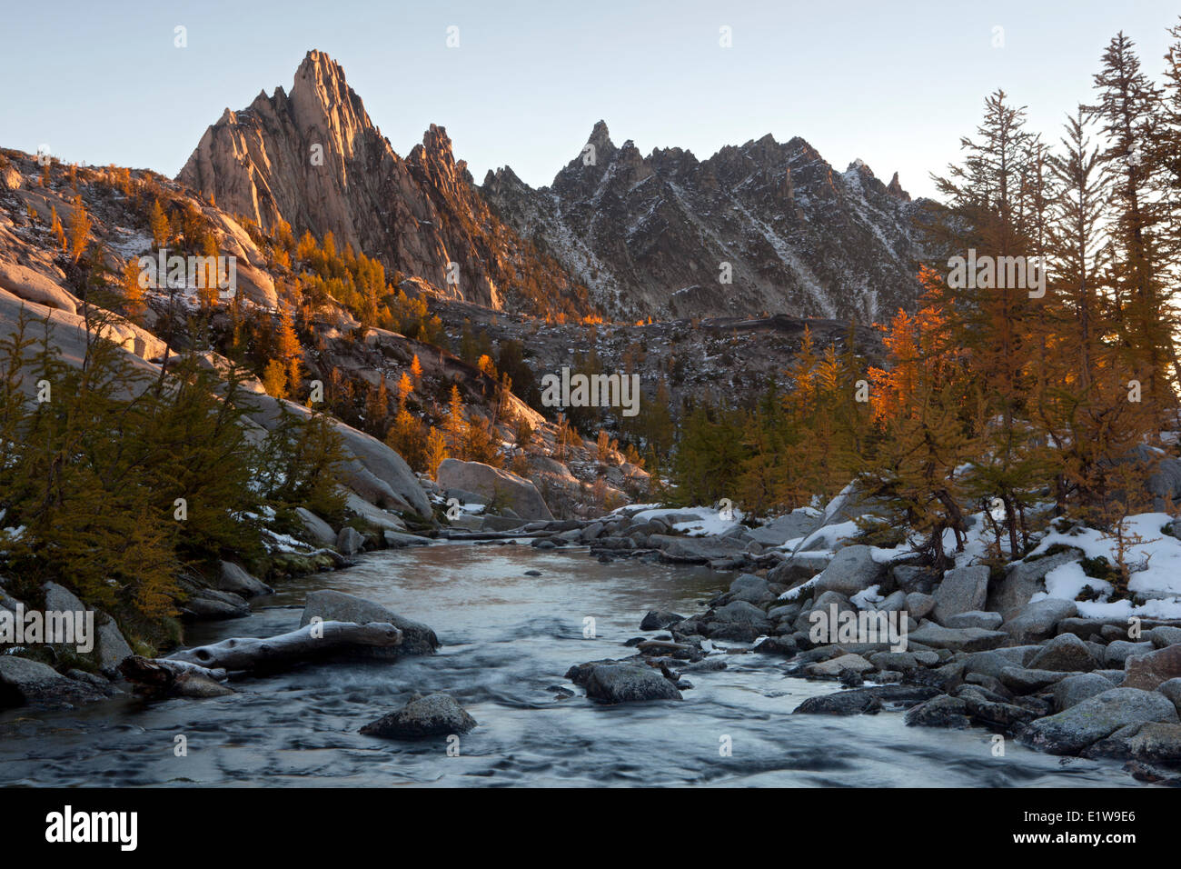 Sortie de Crête Prusik Sprite au lever du soleil Lac lacs alpins du bassin des enchantements désert l'État de Washington États-Unis Amérique latine Banque D'Images