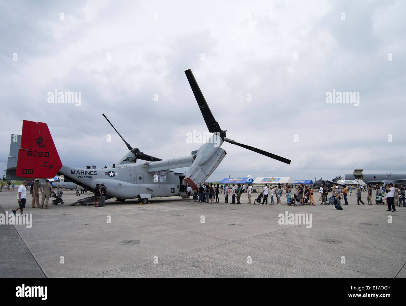 V-22 Osprey de Futenma à Flightline festival, les tiers sont autorisés sur Futenma Marine Corps Air Station Japon Okinawa Banque D'Images