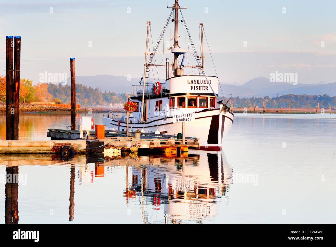 Un bateau de pêche dans la région de Cowichan Bay, BC, Canada. Banque D'Images